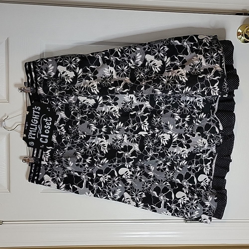 Christopher & Banks Skirt 14 Black White Floral A-line